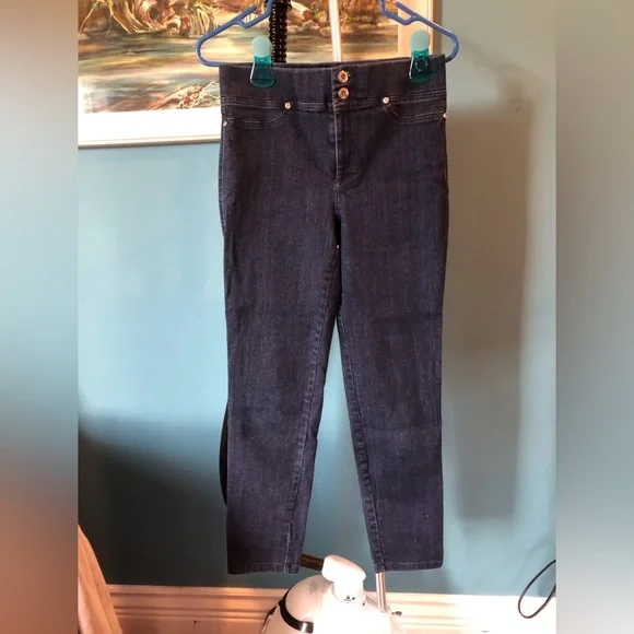 Jeans - Picture 2 of 3